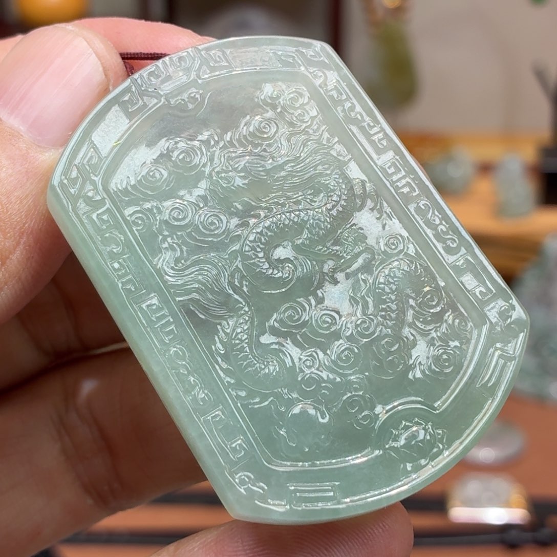 翡翠未镶嵌颈饰挂件