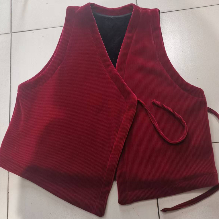 大码女装红色棉绒里子加绒束绳休闲马夹，胸围160，衣长71-72。