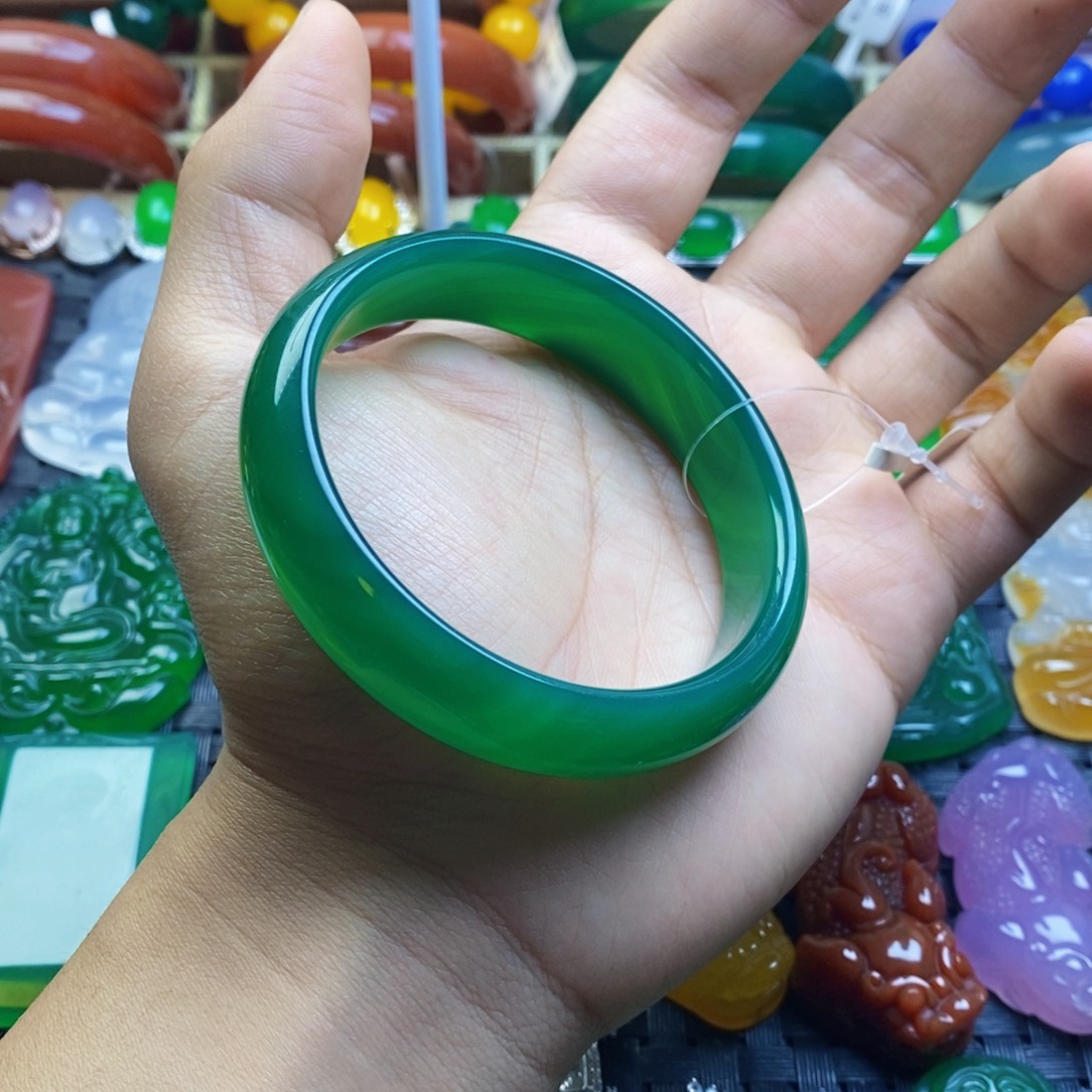 胡***萬玛瑙/玉髓未镶嵌手镯