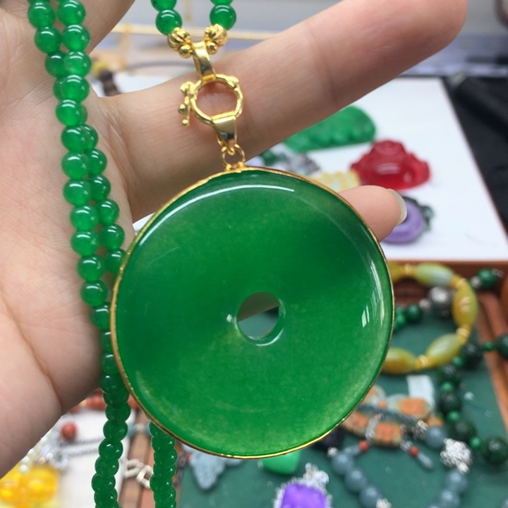 颈饰未镶嵌翡翠吊坠