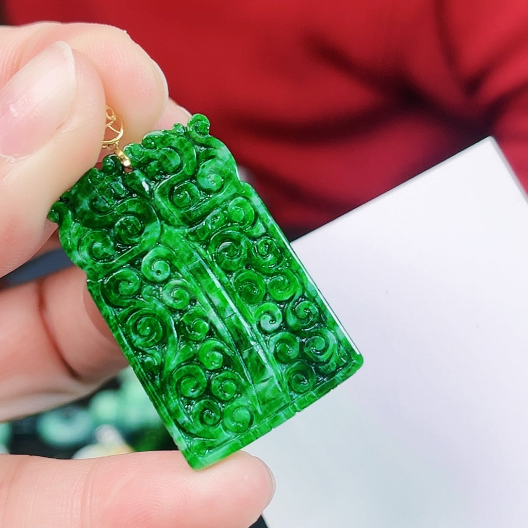 翡翠颈饰18K金镶嵌吊坠