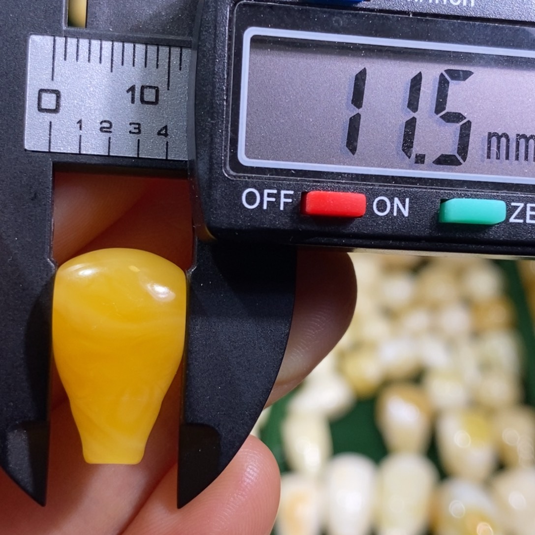 蜜蜡未镶嵌裸石配饰