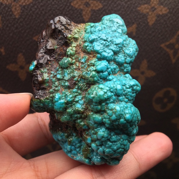 高瓷蓝俏色绿松石手把件，盘玩好看，料质细腻