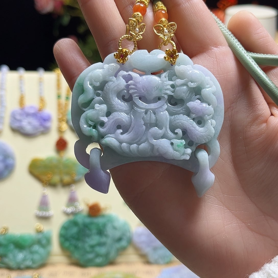 翡翠颈饰未镶嵌狐仙