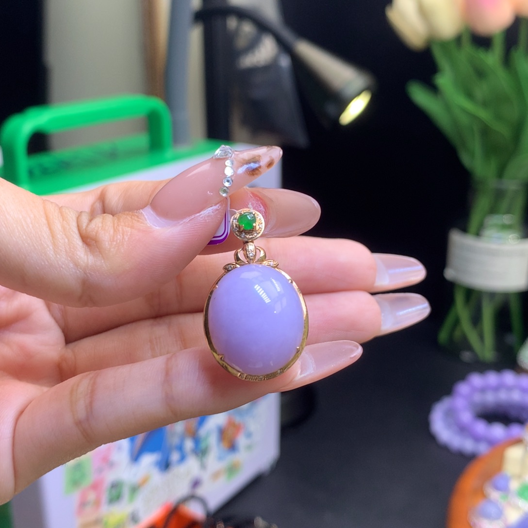 翡翠18K金镶嵌颈饰