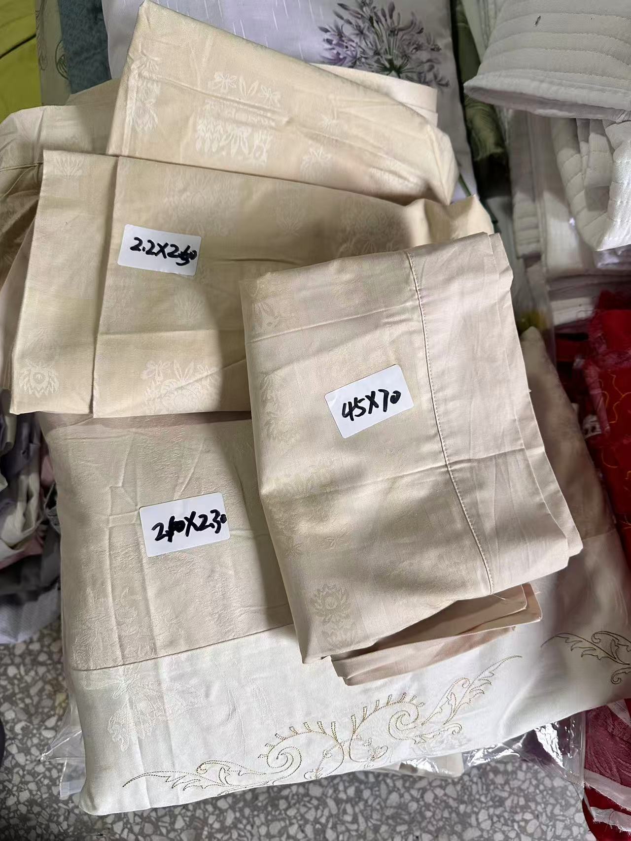 《兵哥外贸》3楼210×230浅卡其色全棉贡缎绣花四件套 发一套 微瑕疵
