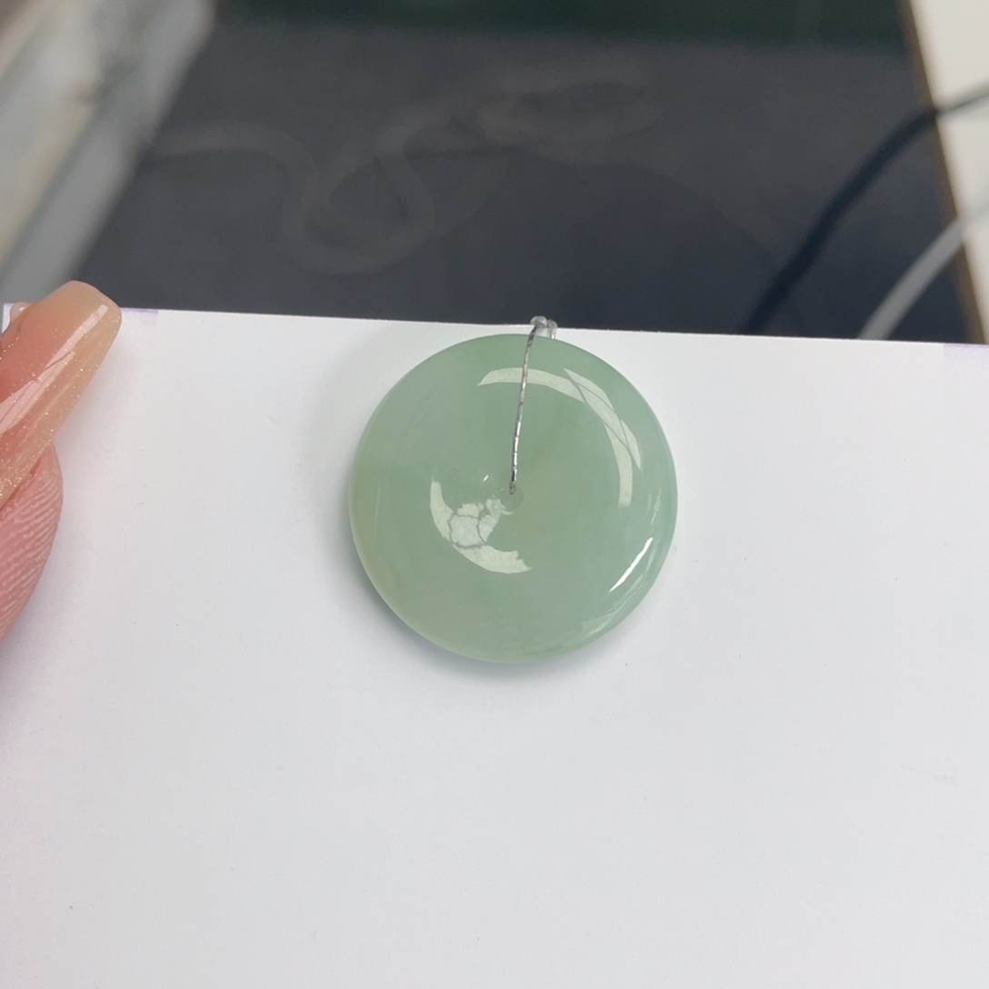 翡翠颈饰未镶嵌平安扣