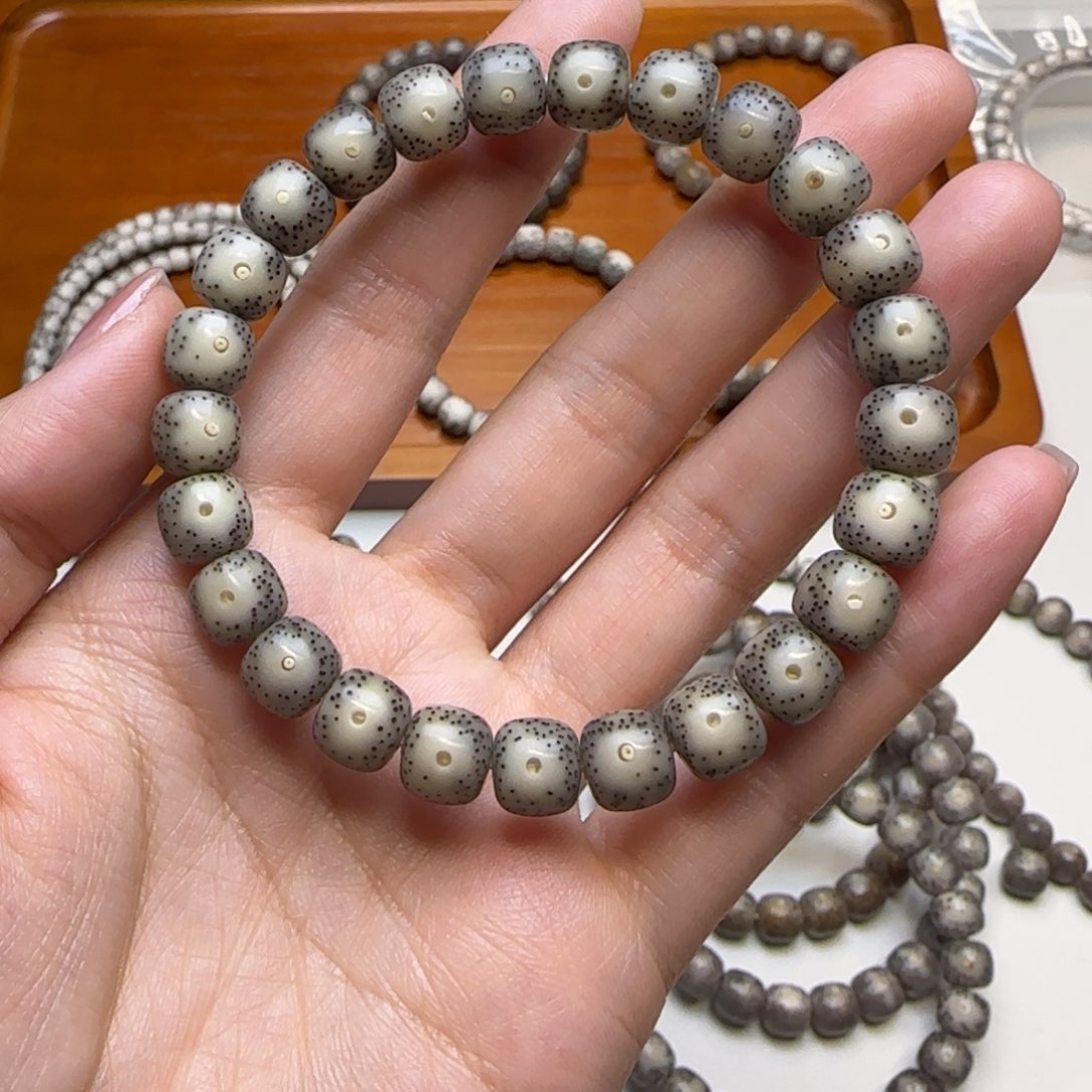 星月菩提手串石玉糯冰卡姿兰大眼睛玉化料9×8