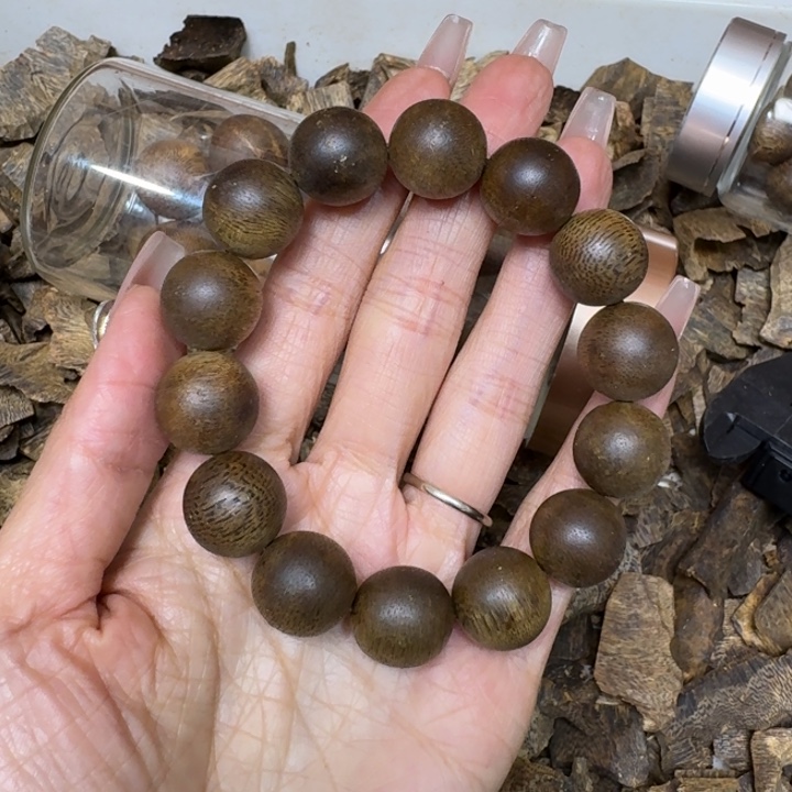 沉香手串白棋沉浮一条