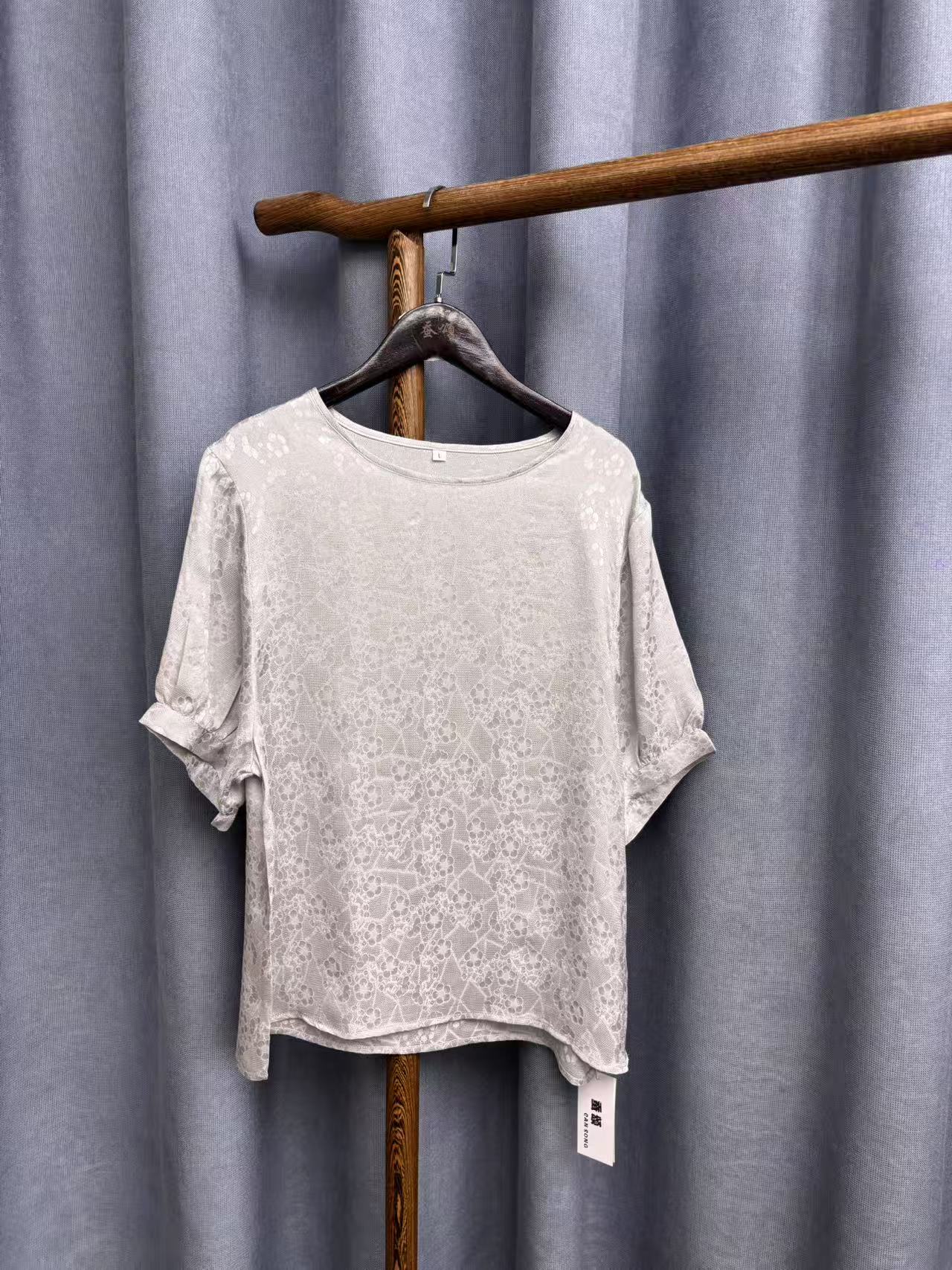 2025夏季新款简约百搭桑蚕丝花萝提花短袖上衣女BA018