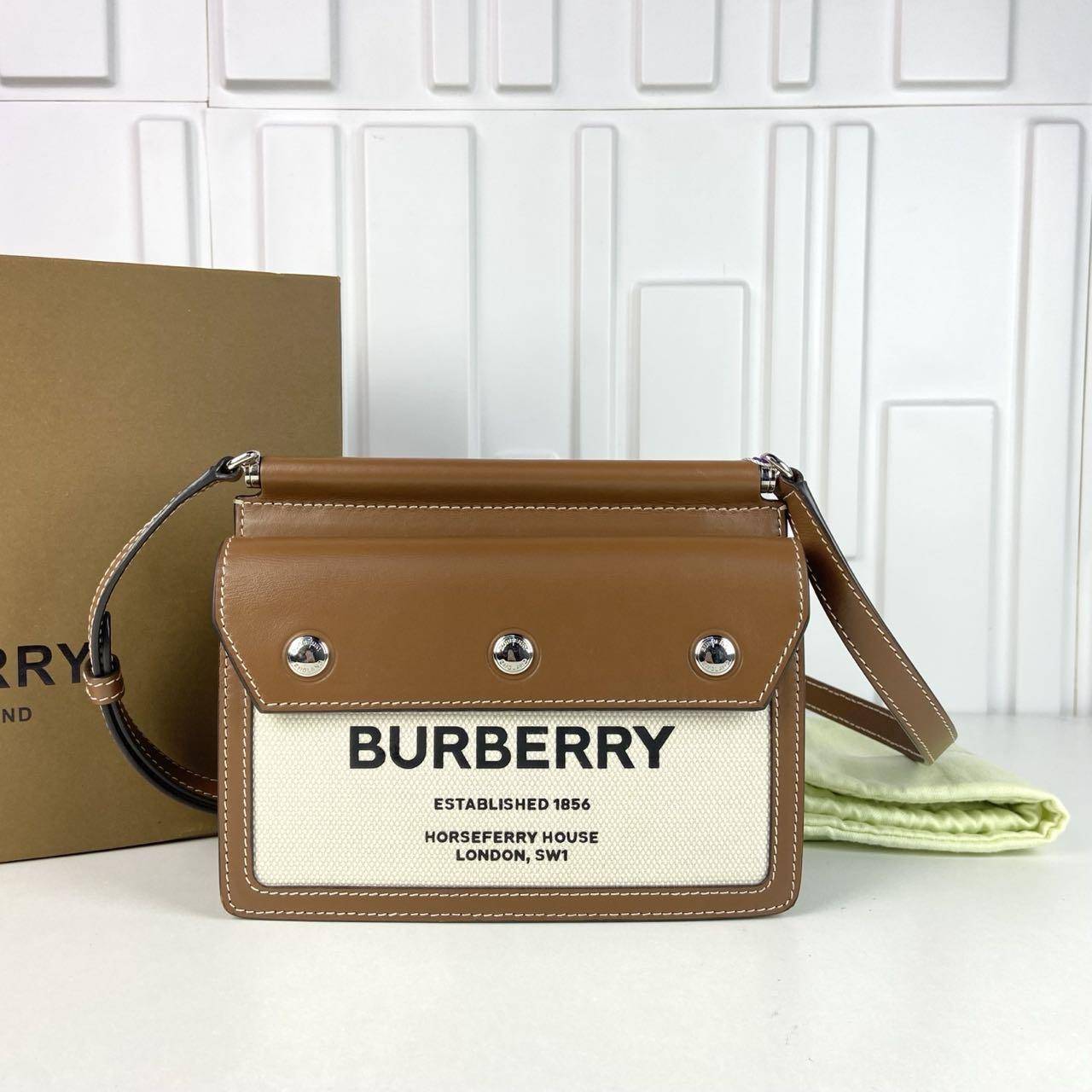 胖虎曼曼/博柏利/95新/公价0/箱包/斜挎包/312505270046