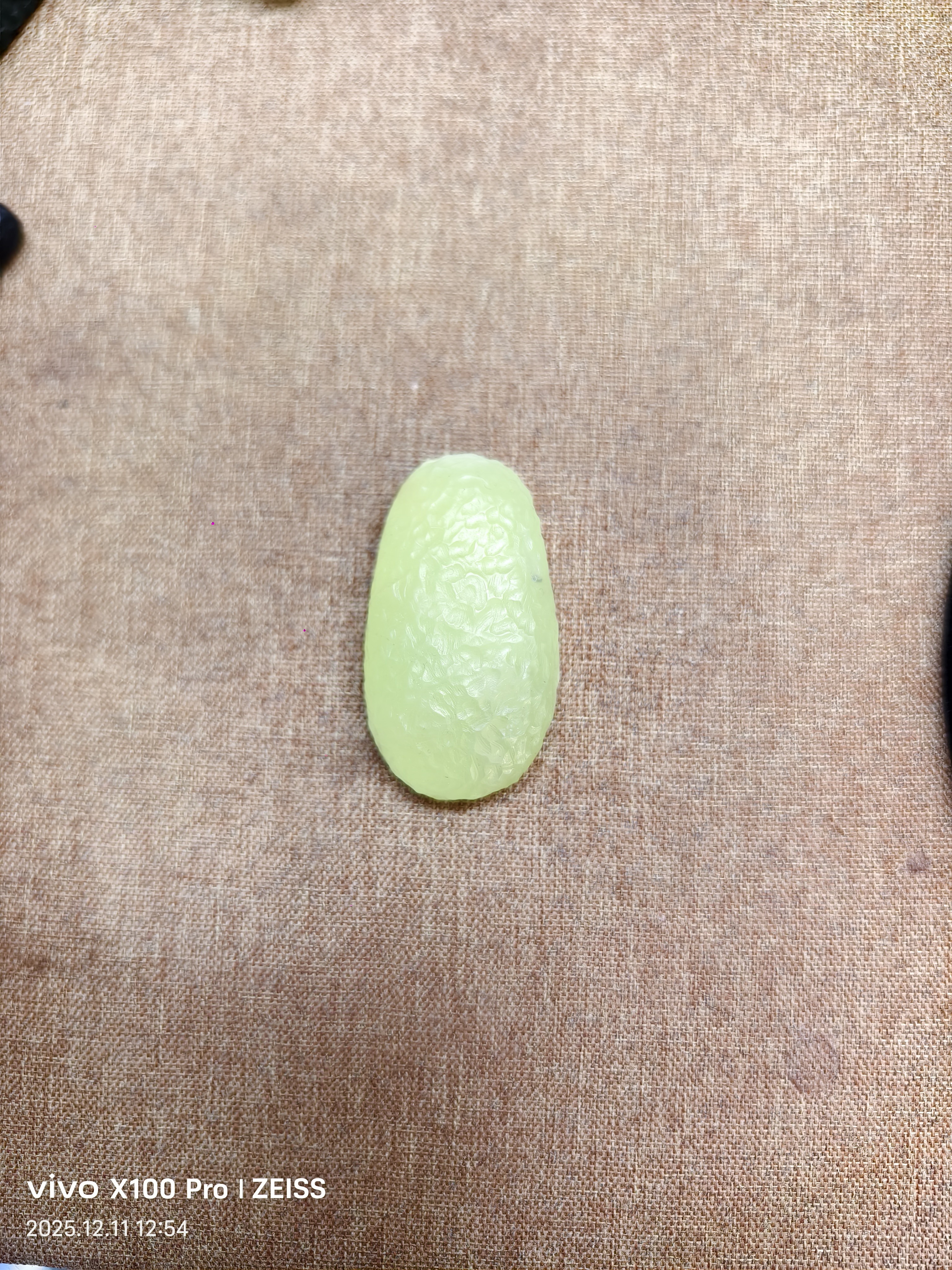 纯天然岫玉手工雕刻复古锤纹岫玉原皮晴水圆牌吊坠