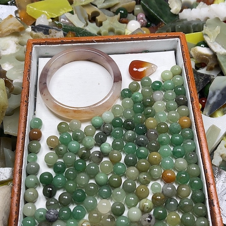 和田玉9K金镶嵌珠宝奇石杜*秀