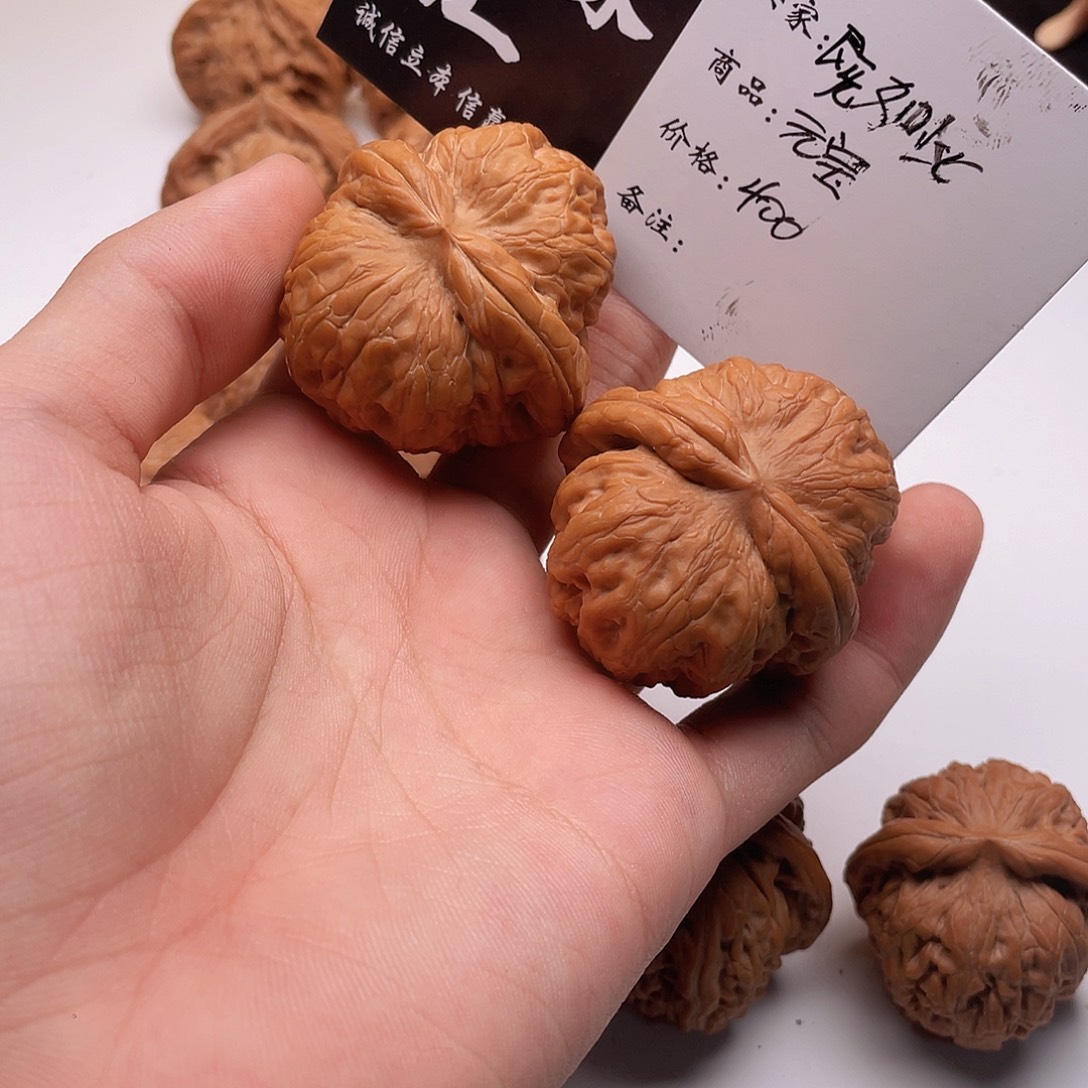 既***此文玩核桃吊坠元宝墩子