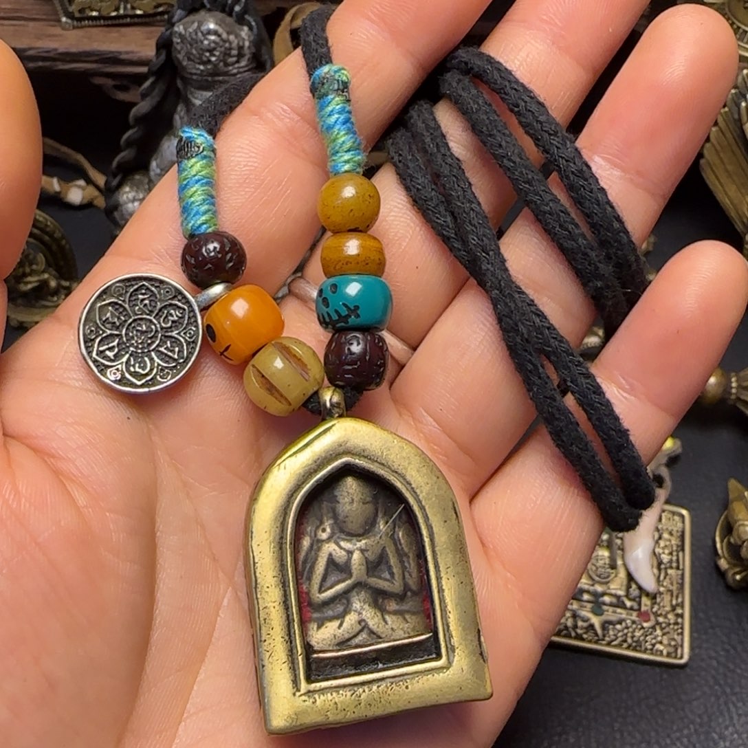 戴***哥泥塑藏传牌子……藏传牌子