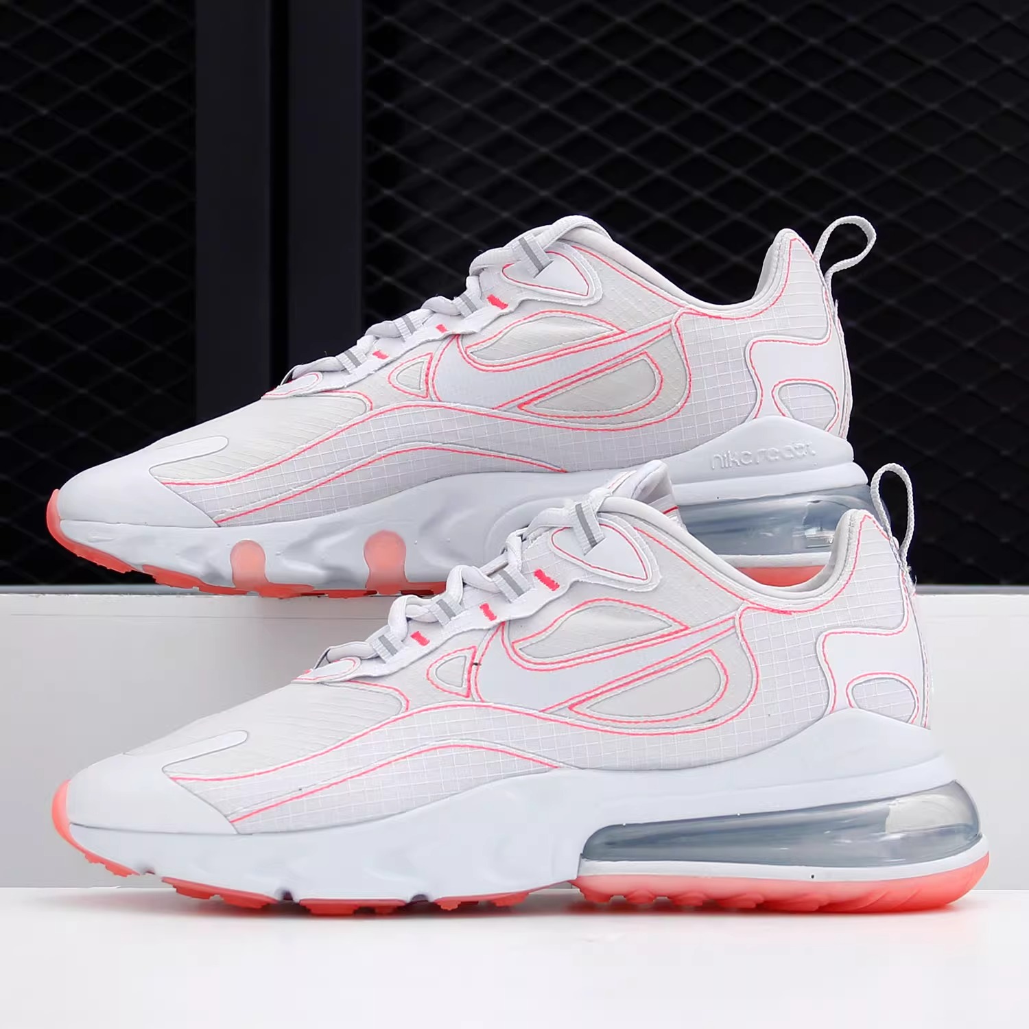 （瑕疵慎拍）Nike AIRMAX 270 REACTSP气垫女子跑步鞋cq6549-100