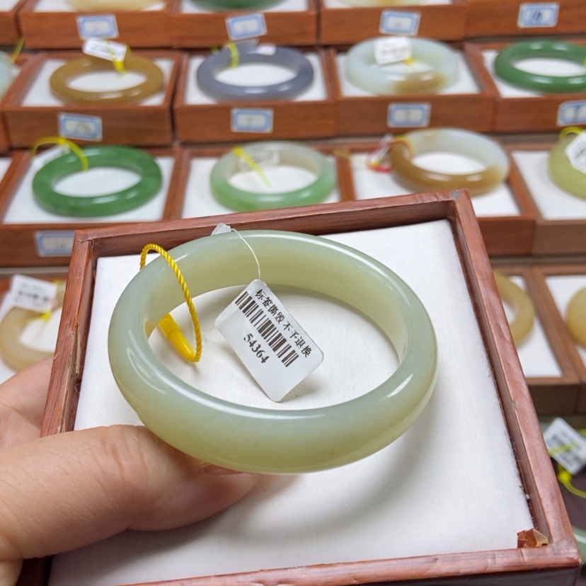 【闪购商品】和田玉手镯未镶嵌53