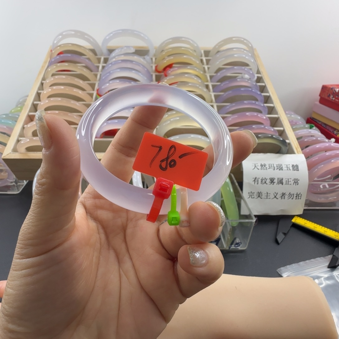 J***.玛瑙/玉髓未镶嵌手镯