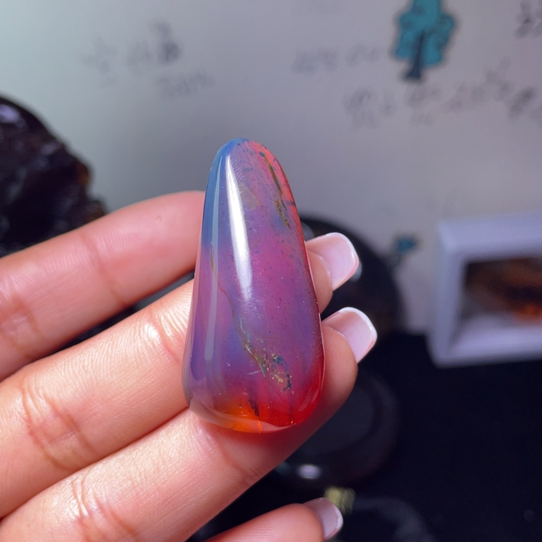 琥珀裸石未镶嵌？