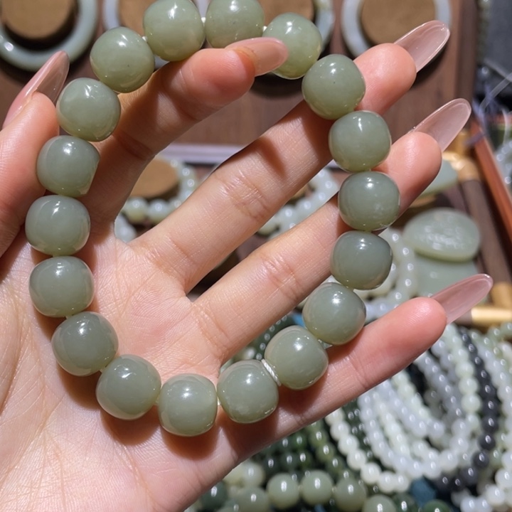 肉***包和田玉未镶嵌手链