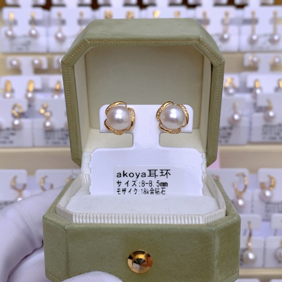 18K金镶嵌海水珍珠耳饰