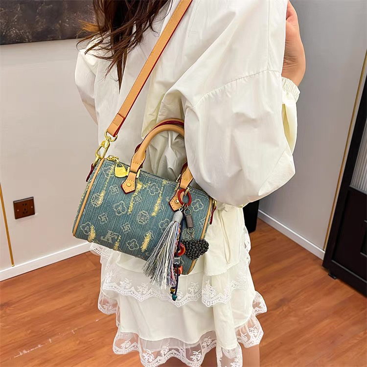 新疆包邮洋洋女包高级定制水洗牛仔小号枕头包【151230】