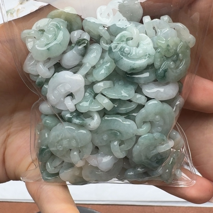 未镶嵌挂件翡翠福利1个，不包邮，拍一单邮费发货