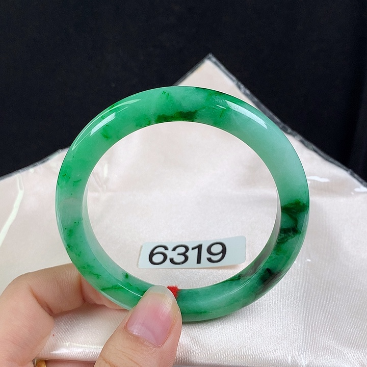翡翠未镶嵌手镯58圈 满圈辣绿飘墨绿