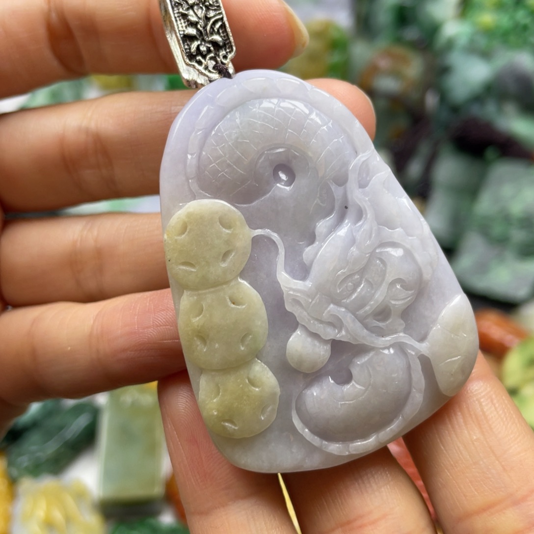 翡翠颈饰未镶嵌牌子