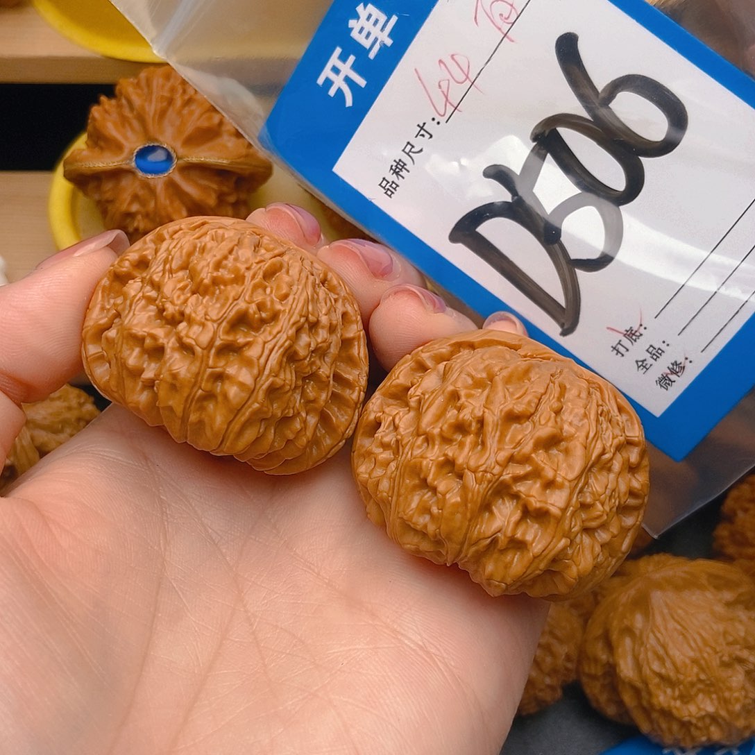 桃核吊坠核桃白狮子