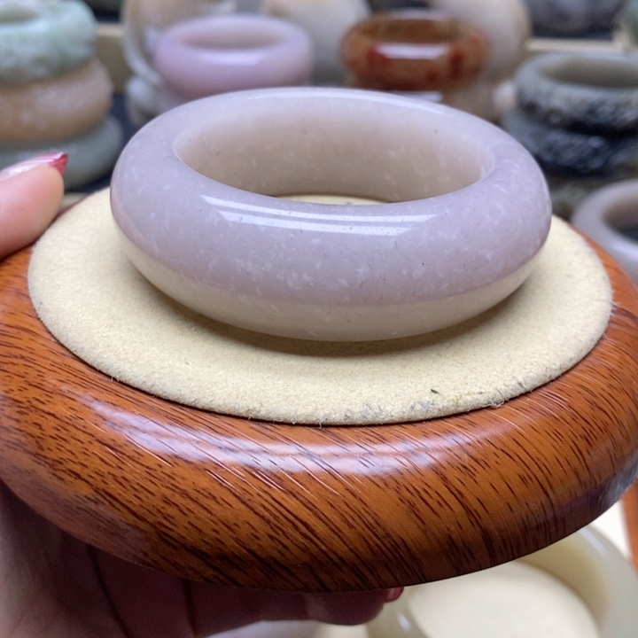 石英岩玉手镯未镶嵌