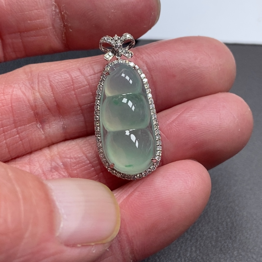 翡翠吊坠(不含链)18K金镶嵌豆子