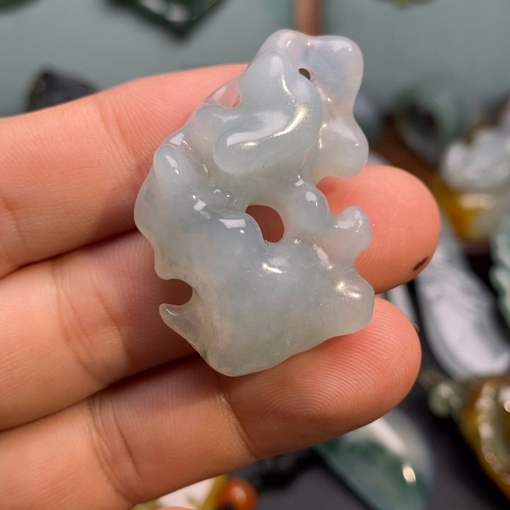 翡翠未镶嵌吊坠(赠链)别有洞天