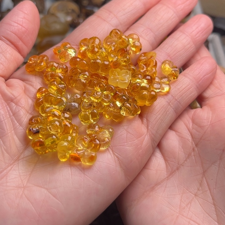 琥珀未镶嵌颈饰花