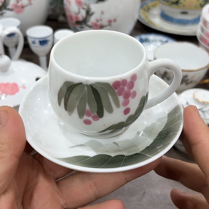 釉下五彩的瓷器和瓷器