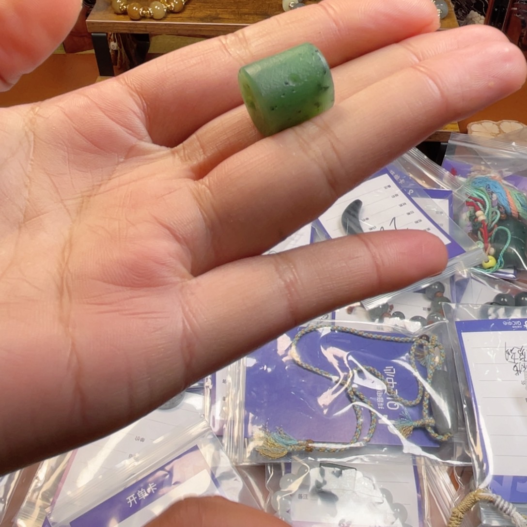 小****和田玉（糖玉）未镶嵌车挂