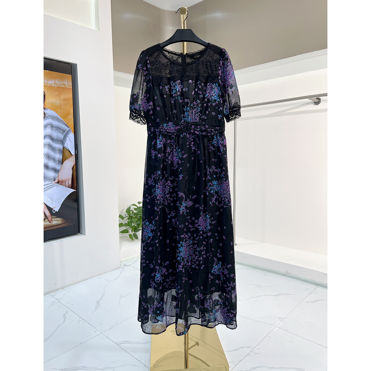 春夏新款时尚休闲气质优雅连衣裙 莎213104