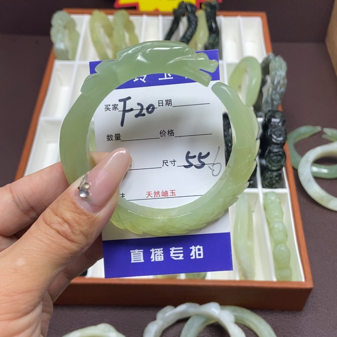 蛇纹石玉手镯未镶嵌