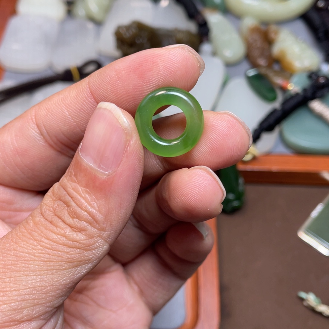 和田玉颈饰未镶嵌娟*