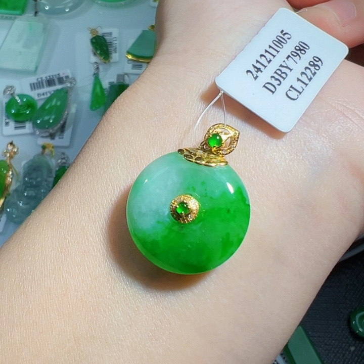 翡翠挂件18K金镶嵌翡翠