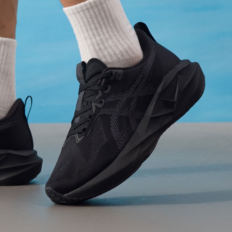 Asics亚瑟士NOVABLAST 5舒适低帮运动鞋跑步鞋男款1011B974-002