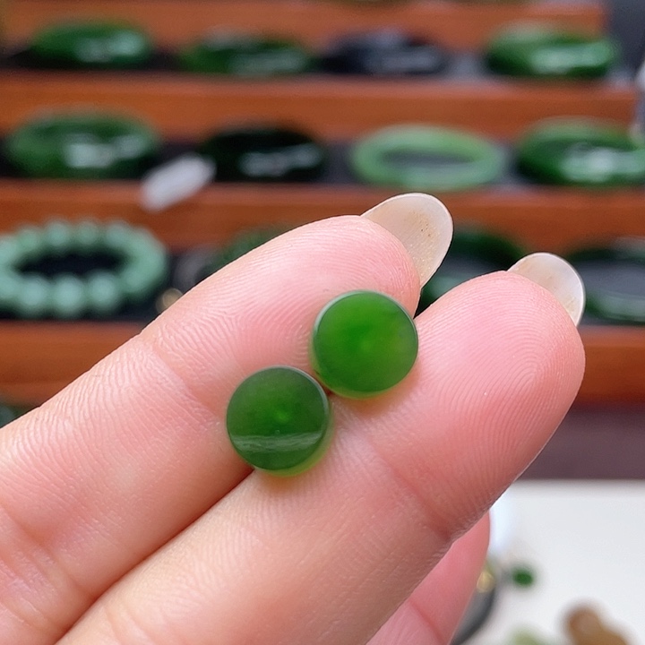 和田玉（碧玉）耳饰18K金镶嵌