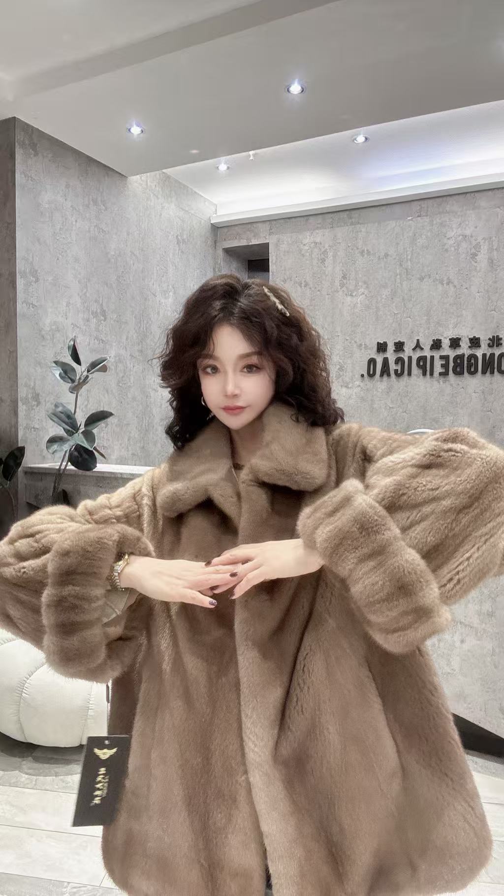 时代大东北2513时尚帕斯条貂皮大衣