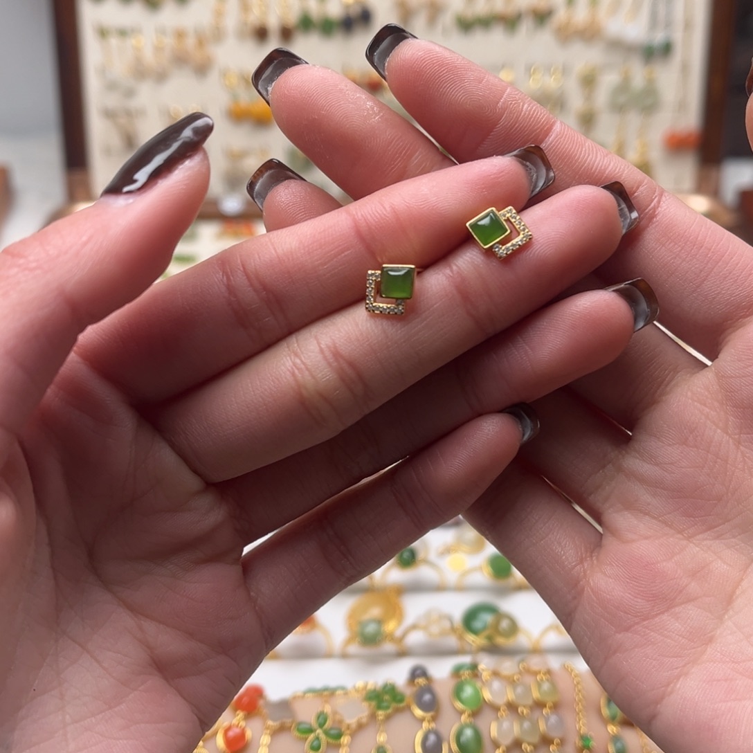 和田玉未镶嵌耳饰