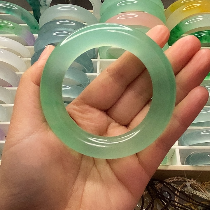 石英质玉未镶嵌手镯