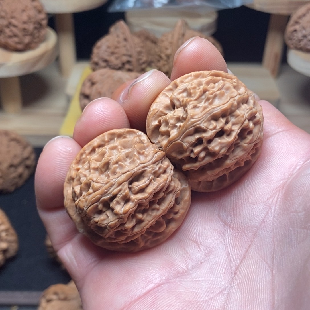 V***n文玩核桃吊坠苹果园