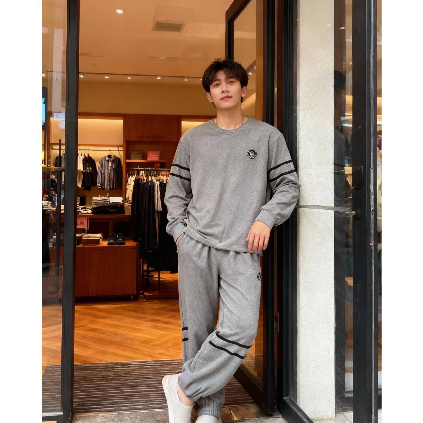 冬季加厚睡衣男新款爆款德绒长袖长裤圆领家居服（条纹徽章）