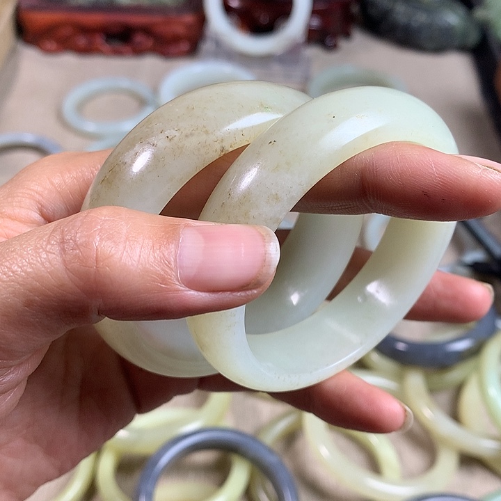 夏***呀和田玉（糖玉）未镶嵌颈饰