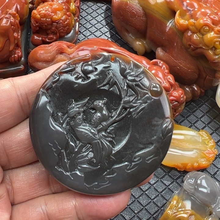 石英质玉（黄龙玉）颈饰未镶嵌