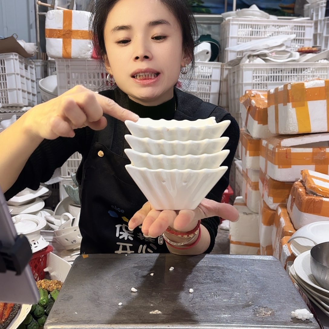 盘微瑕产品………四个小方碗